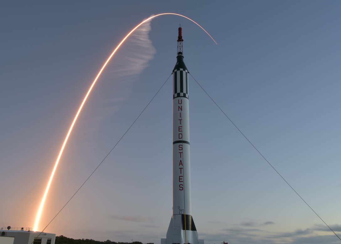 Un cohete Atlas V CST-100 Starliner se lanza con éxito sobre un cohete Redstone en la Estación de la Fuerza Aérea de Cabo Cañaveral, Florida, 20 de diciembre de 2019. También en este día, se fundó la Fuerza Espacial de los Estados Unidos, haciendo que el lanzamiento de Starliner sea el último oficial lanzamiento de la Fuerza Aérea de los Estados Unidos; marcando el comienzo de una nueva era de dominio en el dominio espacial. (Foto de la Fuerza Aérea de los EE. UU. Por el aviador senior Dalton Williams)
