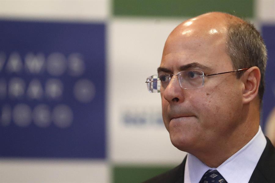 Wilson Witzel, durante conferencia de prensa en el Palácio Guanabara en la ciudad de Rio de Janeiro (Brasil). El Tribunal Superior de Justicia (STJ) de Brasil ordenó este viernes cesarlo del cargo por irregularidades en el manejo de fondos públicos en la gestión para combatir la pandemia del coronavirus. EFE/Marcelo Sayão/