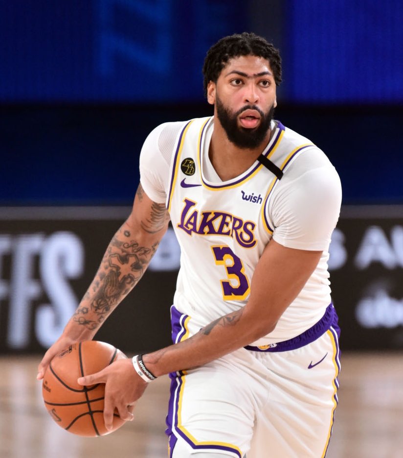 El pívot Anthony Davis