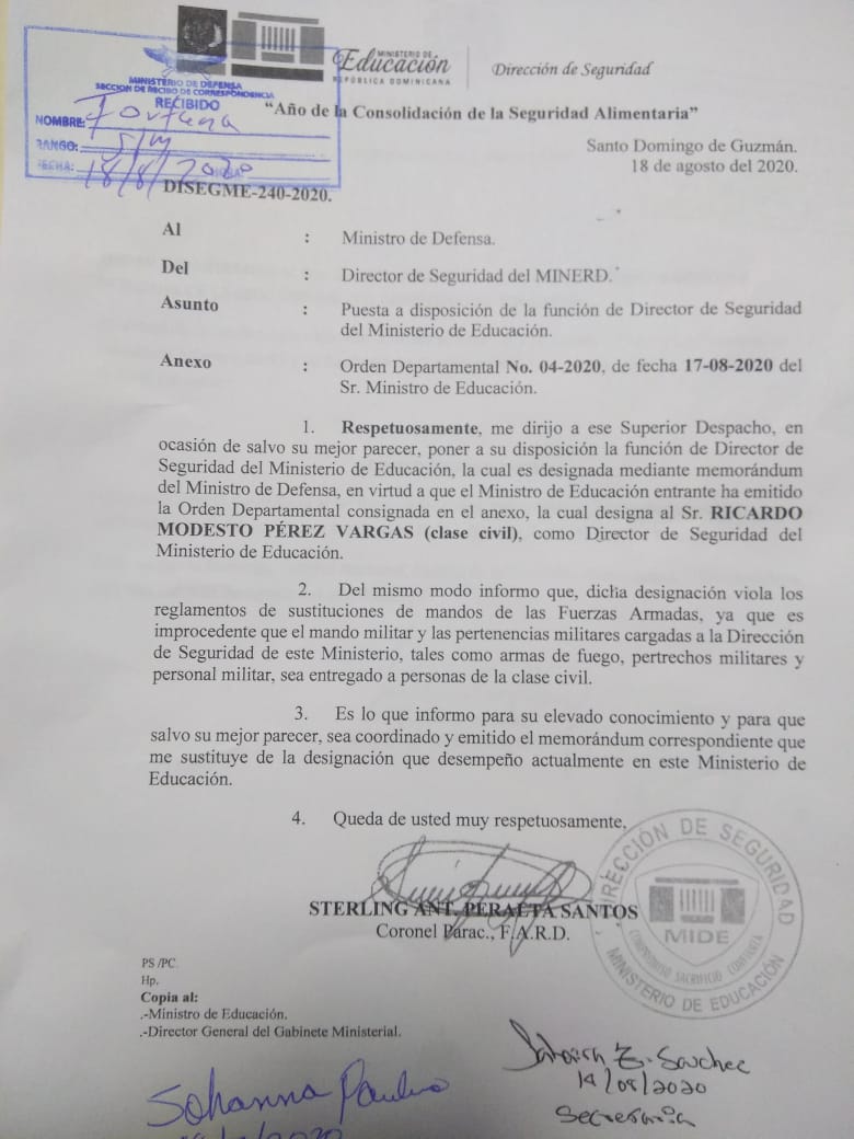 Minerd y oficial de seguridad.