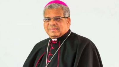 Luego de rechazarlo, arzobispo Ozoria acepta rango de mayor general | Acento