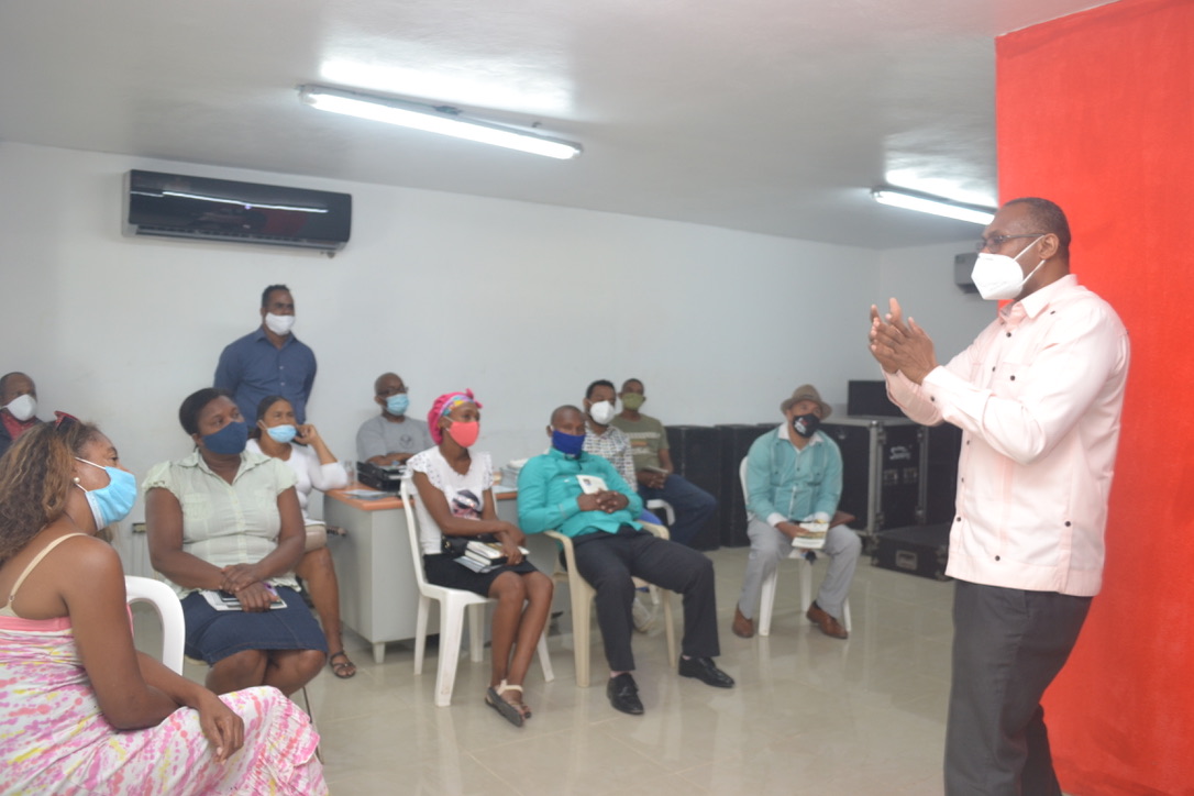 El director ejecutivo del Instituto de Abogados para la Protección del Medio Ambiente, INSAPROMA, Euren Cuevas Medina, explica la factibilidad de convertir a gas natural de Punta Catalina