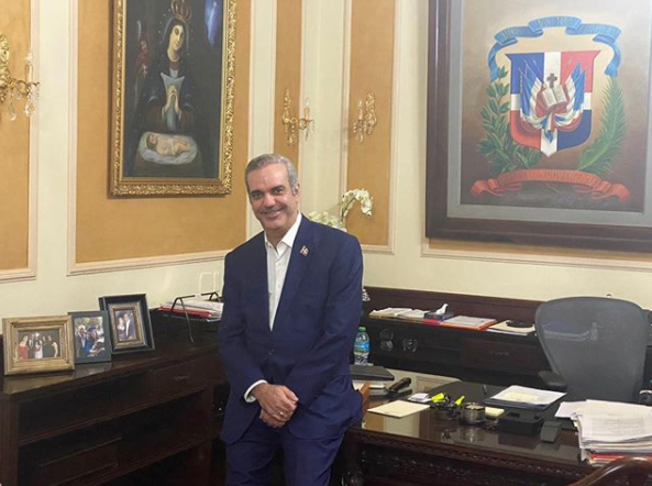 Luis Abinader en su despacho.