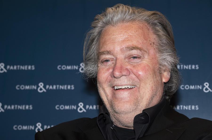 Bannon fue detenido este jueves y acusado de defraudar cientos de miles de dólares de donaciones a una campaña para construir el muro en la frontera con México prometido por el presidente de Estados Unidos. EFE/CLAUDIO PERI/ARCHIVO