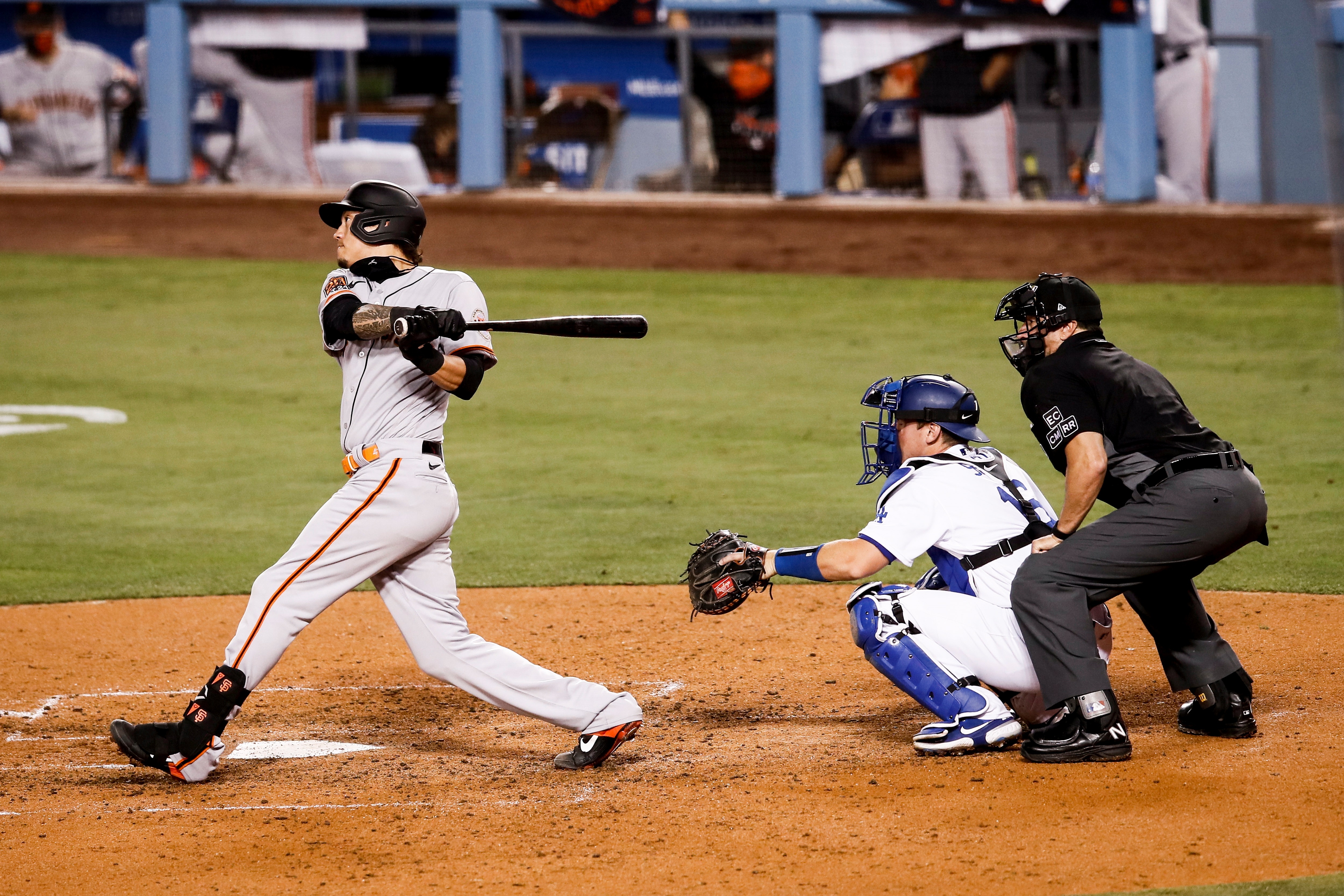 Los Angeles (United States), 08/08/2020.- San Francisco Giants designated hitter Wilmer Flores (L) hits a solo home run in the fifth inning during the MLB baseball game between the Los Angeles Dodgers and the San Francisco Giants at Dodger Stadium in Los Angeles, California, USA, 07 August 2020. (Estados Unidos) EFE/EPA/ETIENNE LAURENT