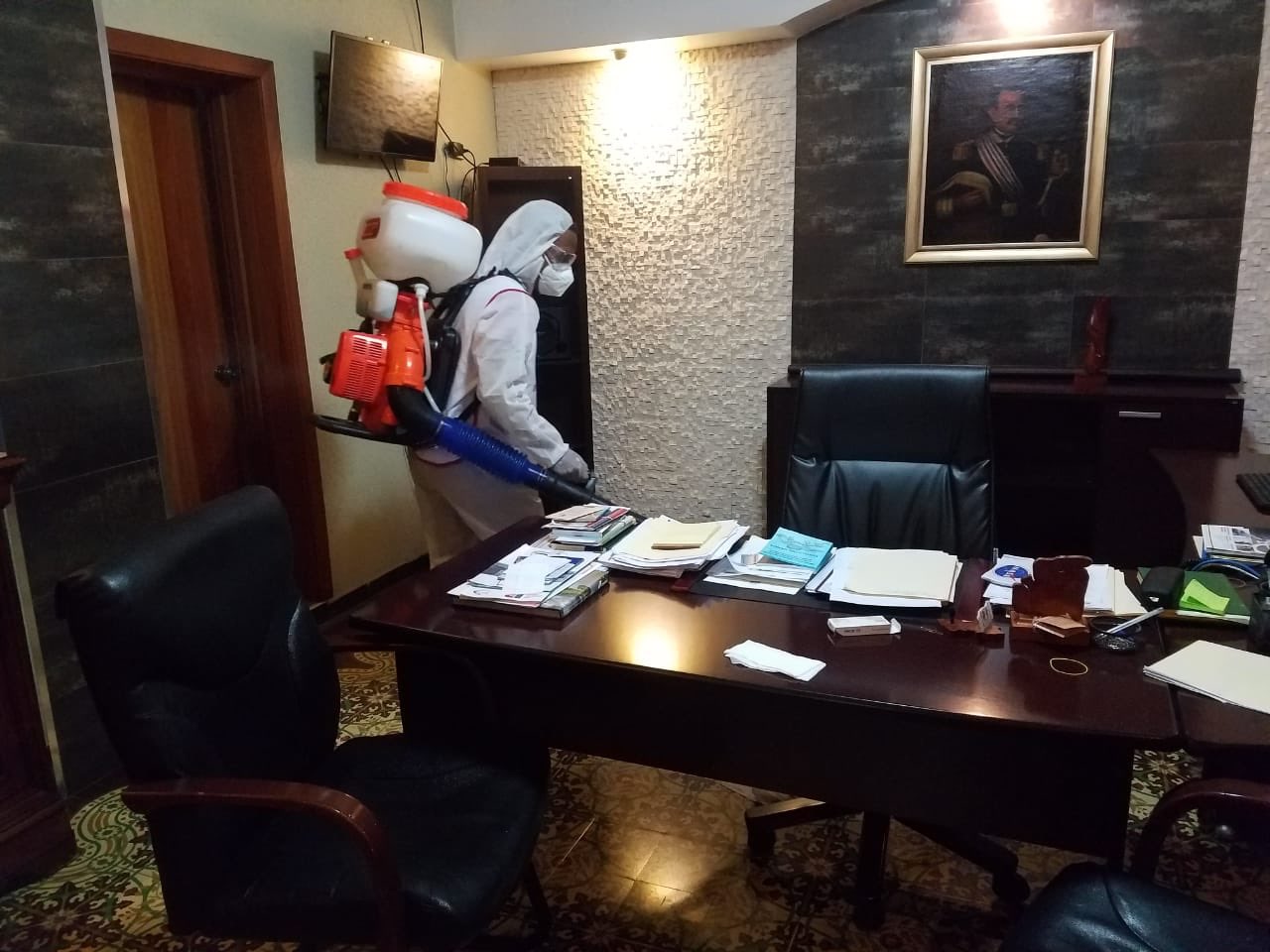 El propio despacho de Montás fue fimigado