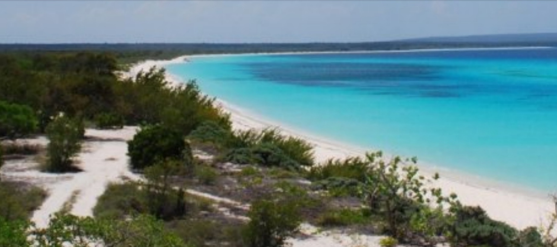 Pedernales, belleza única en sus costas, con sus arenas blancas y su mar azul.
