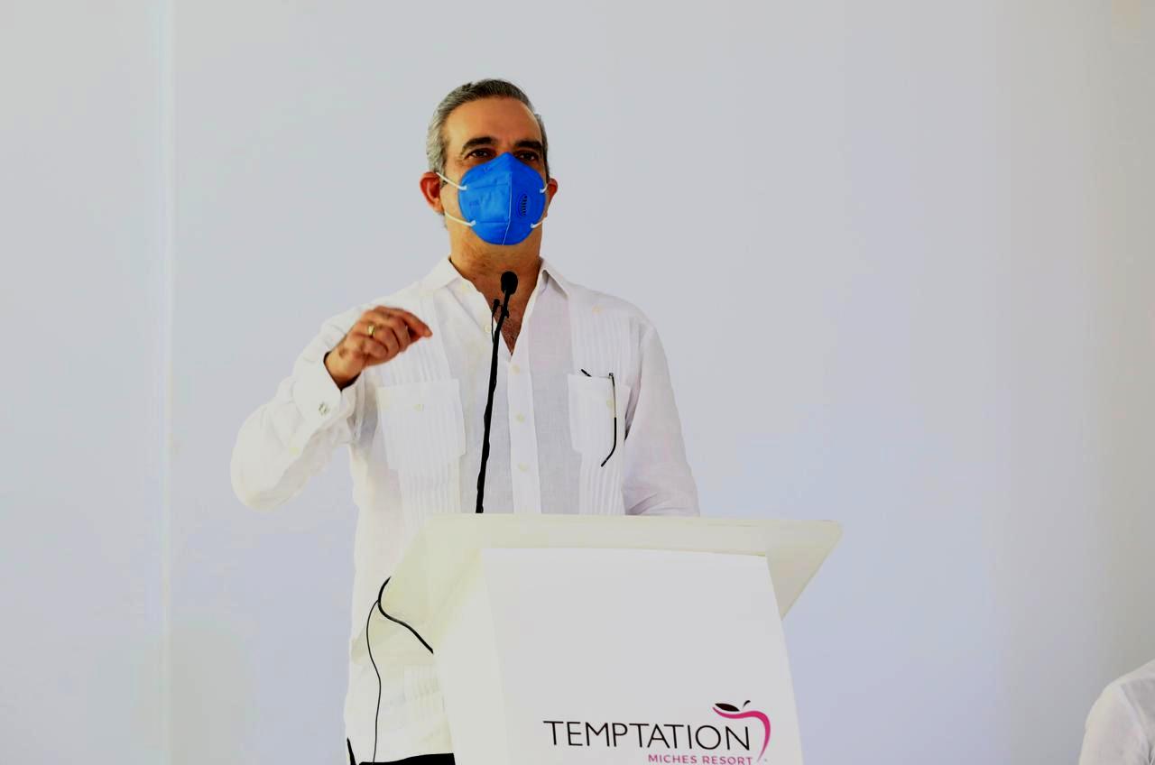 Presidente Luis Abinader, en la inauguración trabajos de la cadena Temptation, en Miches