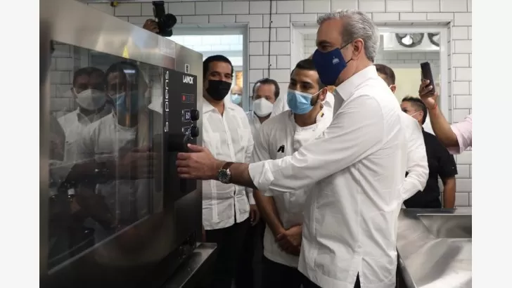 Abinader inaugura proyecto fronterizo de alimentos a precios bajos | Acento